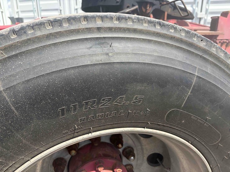 2002-volvo-tandem-axle-road-tractor-image-8