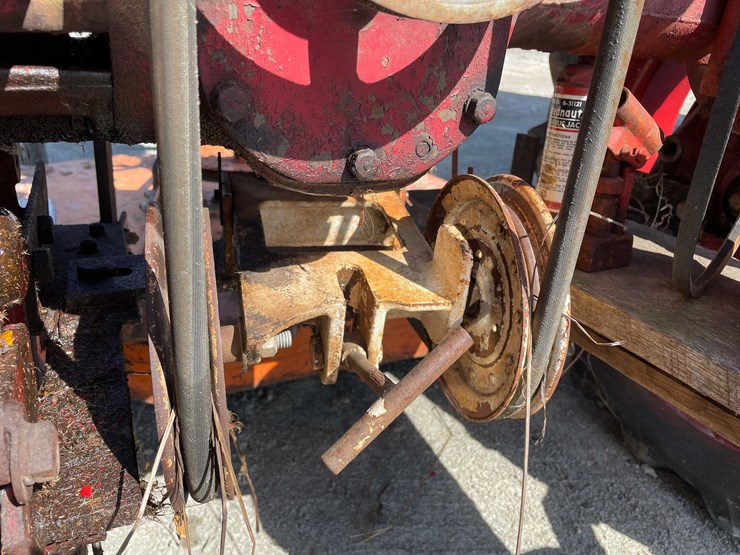 #5682-•-ih-cub-tractor-image-23