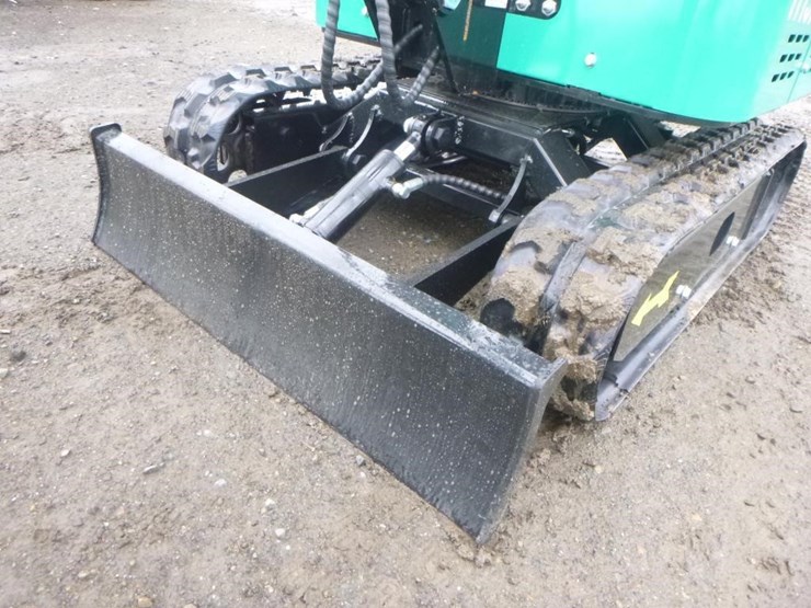 2026-agt-h15r-hydraulic-excavator-image-15