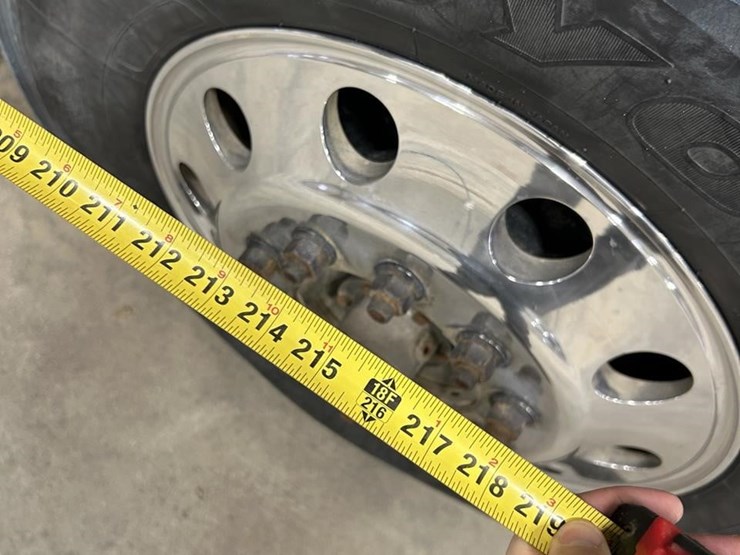 2016-peterbilt-579-image-43