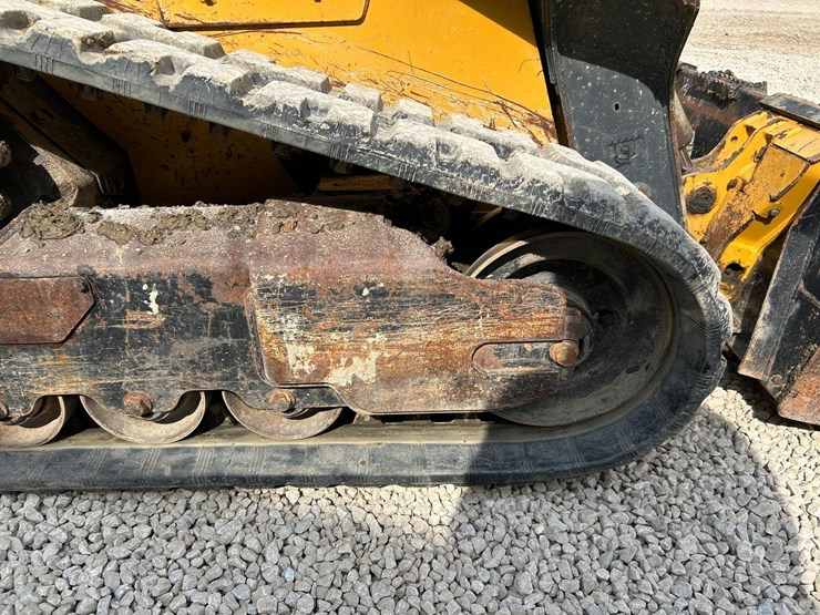 2019-deere-317g-image-15