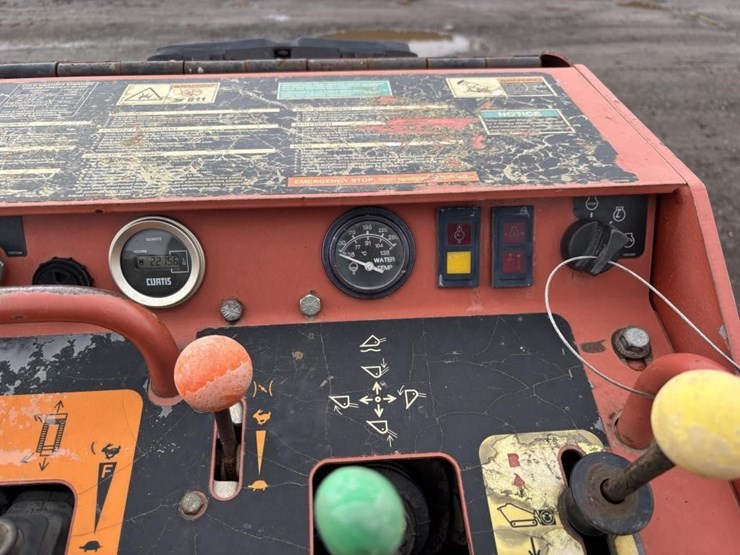 2012-ditch-witch-sk650-image-27