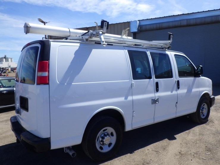 2012-chevrolet-express-2500-image-3