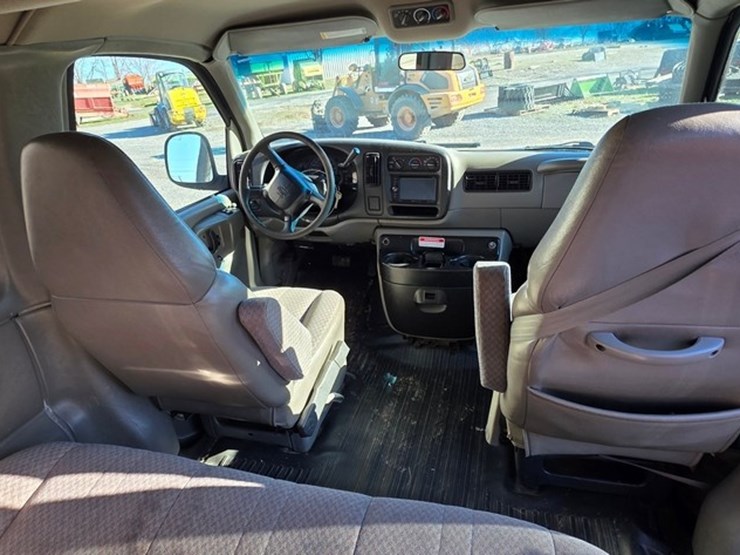 2000-chevrolet-3500-image-26