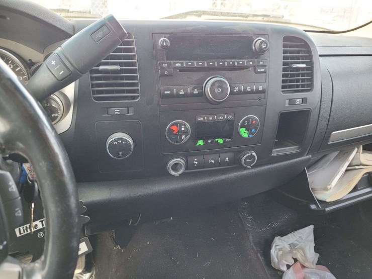 2010-chevrolet-silverado-2500-lt-image-18