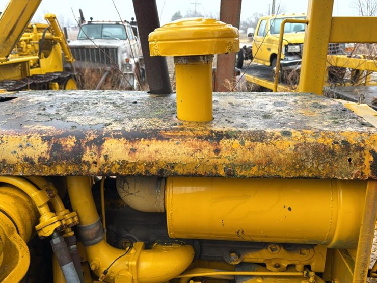 international-125c-image-28