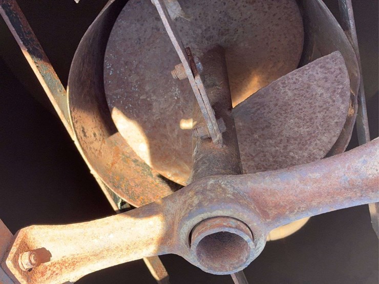 red-portable-pto-driven-feed-grinder-mixer,-steel-construction-image-27