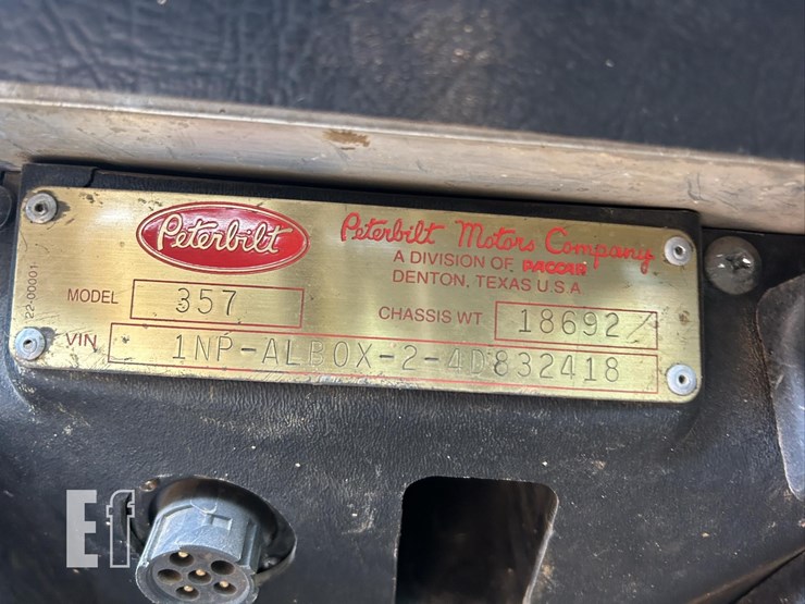 2004-peterbilt-357-image-40