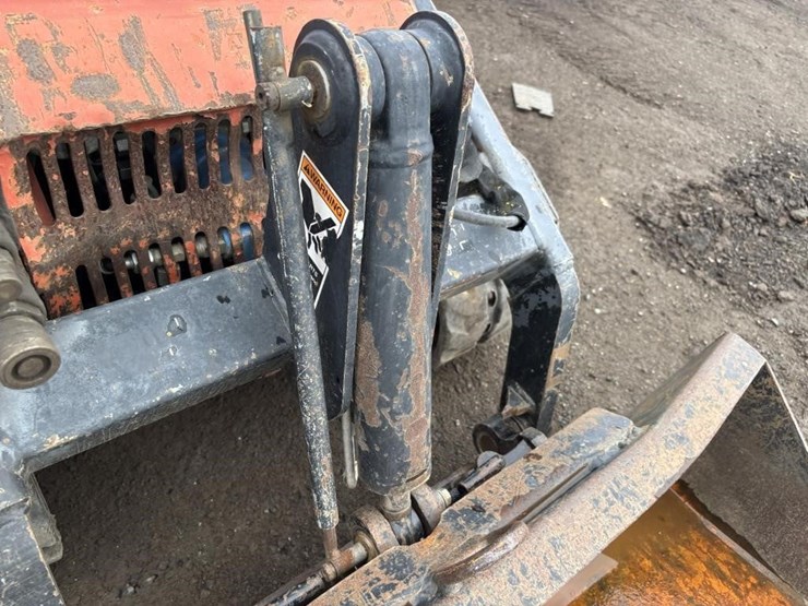 2012-ditch-witch-sk650-image-11