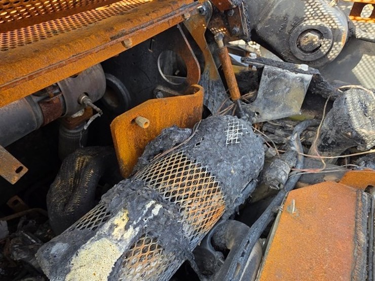 new-holland-l220-image-34