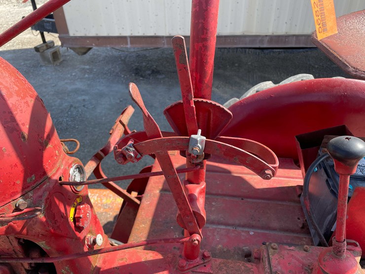 #5682-•-ih-cub-tractor-image-17