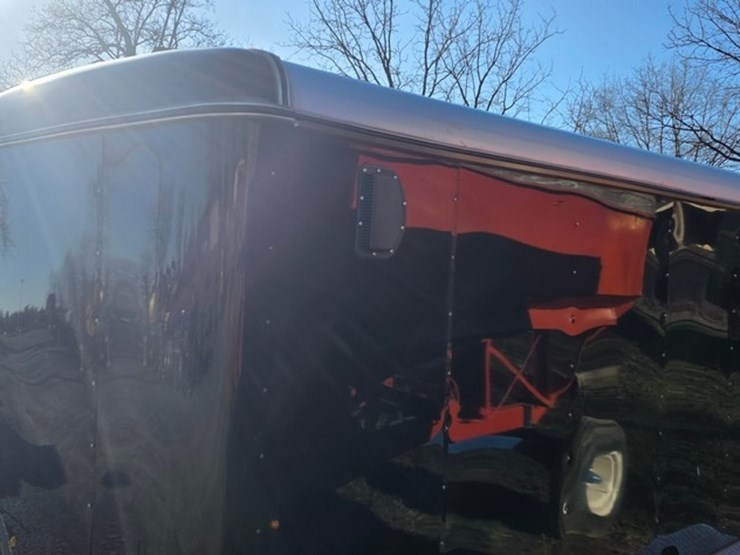 new-2005-carry-on-2-axle-box-trailer-(title)-image-8