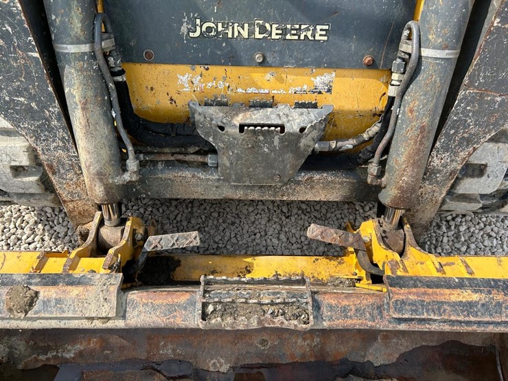 2019-deere-317g-image-10