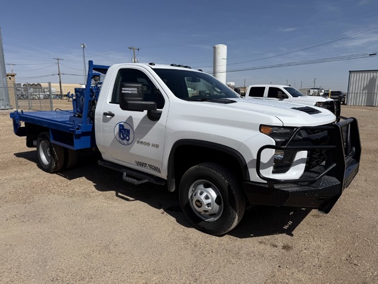2022-chevrolet-silverado-3500hd-image-1