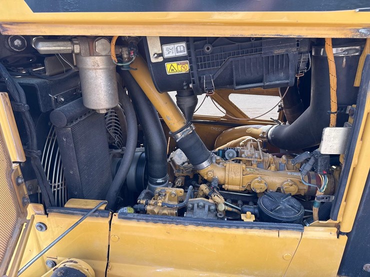 2015-caterpillar-d6n-lgp-image-18