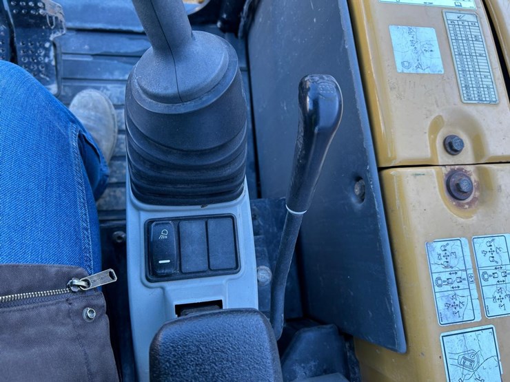 2018-caterpillar-303-image-23