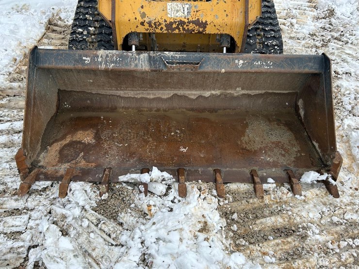 2015-caterpillar-299d-image-9