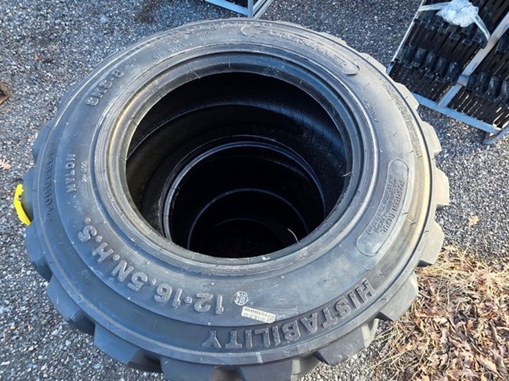 new-4-forerunner-12-16.5-skidloader-tires-image-4