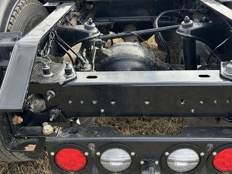 2025-kenworth-w900-image-49