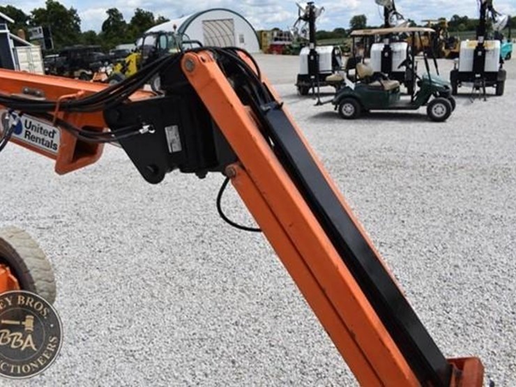 2013-jlg-e300ajp-image-26