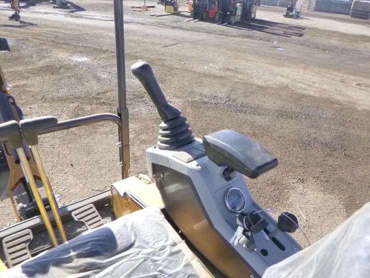 me20-hydraulic-excavator-image-23