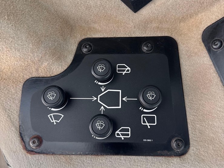 2011-caterpillar-140m2-vhp-plus-image-33