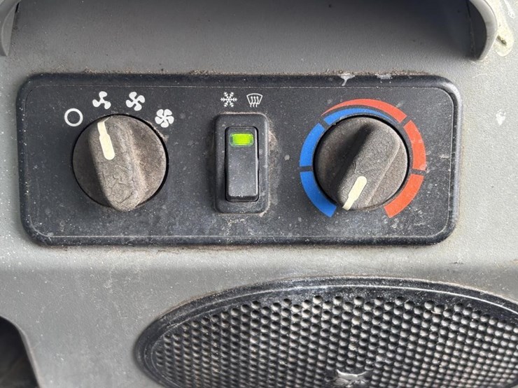 2019-bobcat-t650-image-35