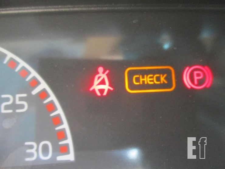 2015-volvo-10-image-17