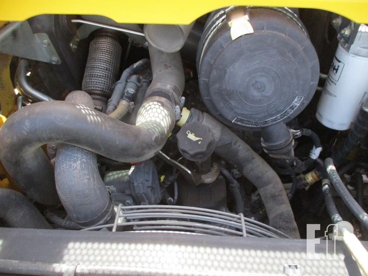 2017-new-holland-l228-image-5