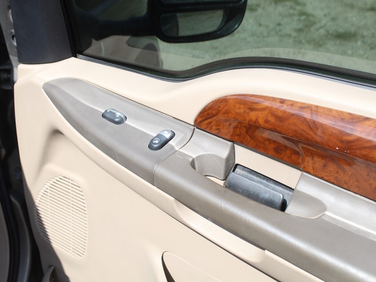 2002-ford-excursion-image-7