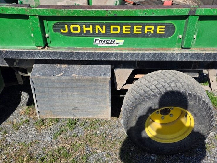 2020-john-deere-gator-image-12