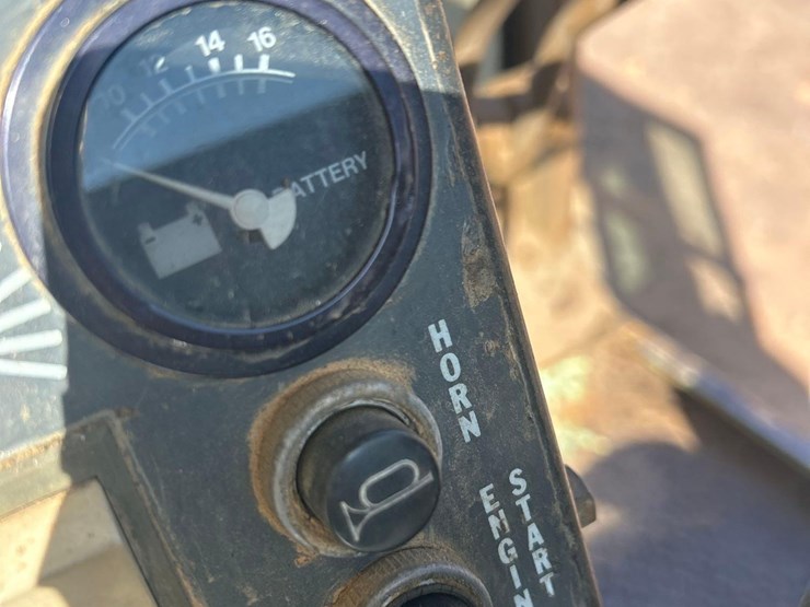 2011-deere-772g-image-45