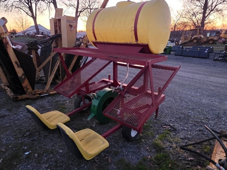 p150-3pt.-2-row-transplanter-image-4