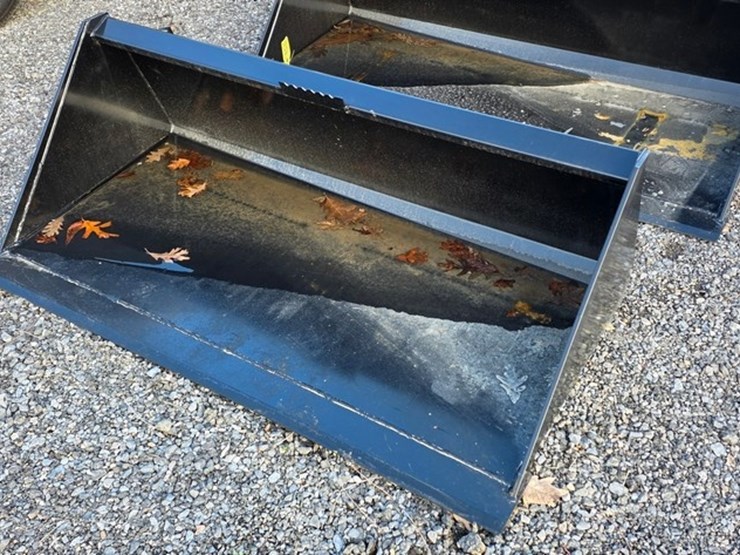 new-swict-60"-skidloader-bucket-image-4