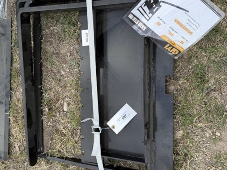 #187-•-mini-skid-steer-30"-forks-image-1