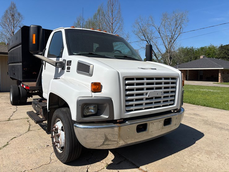 #300-•-2006-gmc-c6500-forestry-chip-truck-image-15