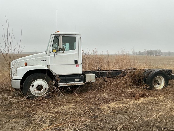 1995-freightliner-fl70-image-2
