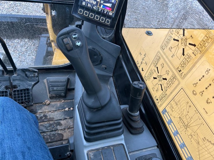 2022-caterpillar-305-image-23