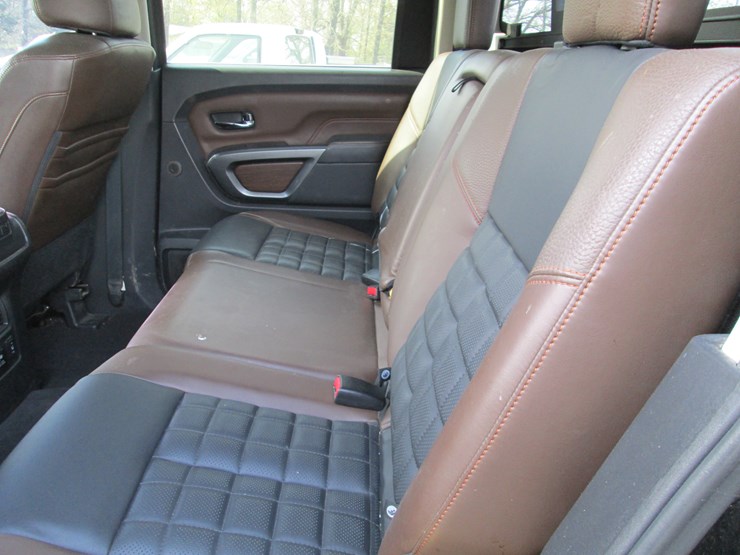 2016-nissan-titan-image-24