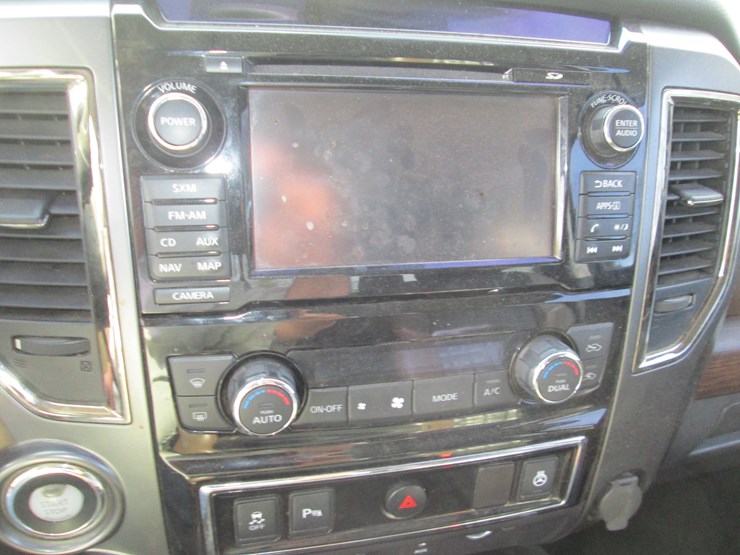 2016-nissan-titan-image-37