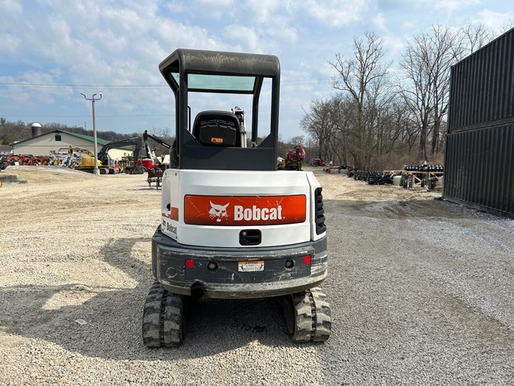 2016-bobcat-e32-image-3