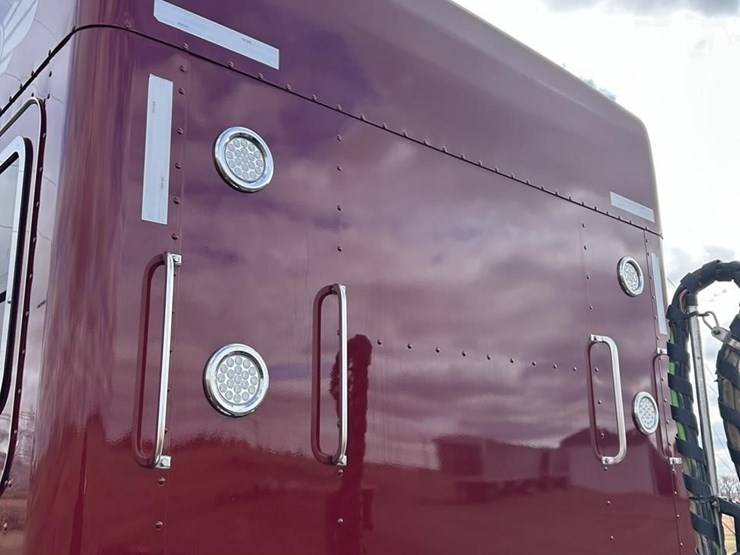 2025-kenworth-w900-image-52