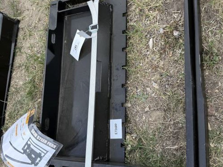 #187-•-mini-skid-steer-30"-forks-image-3