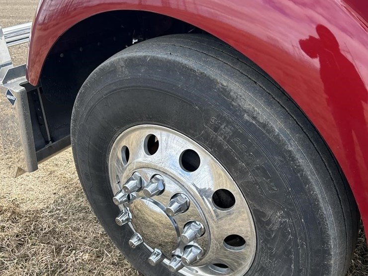 2025-kenworth-w900-image-12