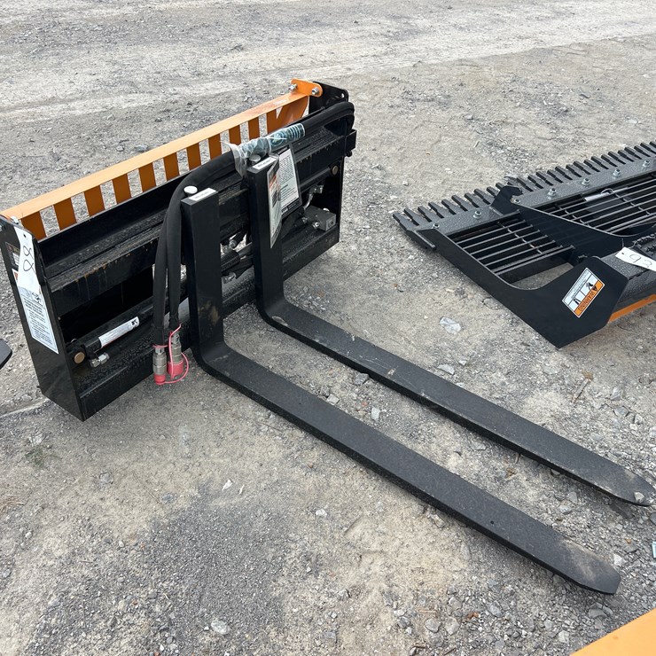 #88 • HYDRAULIC SKID STEER PALLET FORKS