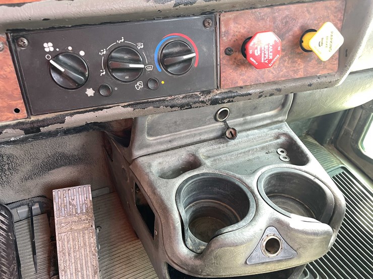 2004-kenworth-t800-image-79