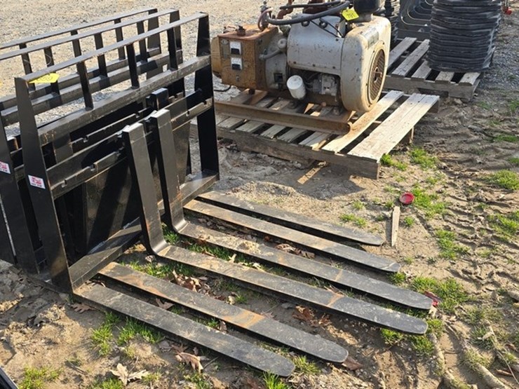 new-kivel-mini-skidloader-forks-image-4