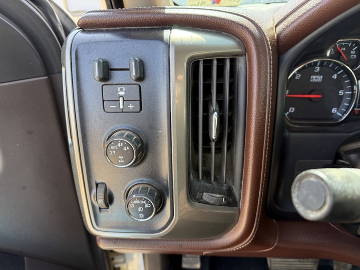 2014-chevrolet-silverado-1500-high-country-image-17