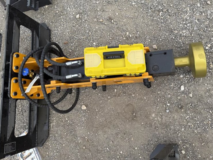 #137-•-skid-steer-post-driver-w/-tank-image-3