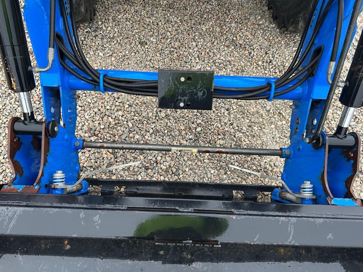 2016-new-holland-workmaster-70-image-10